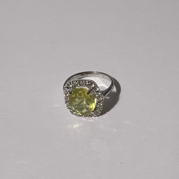 💍NWOT💍 Radiant Sterling Silver Ring with Yellow Gemstone - Picture 2 of 6